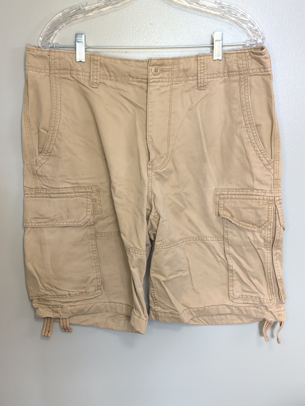 Y2K Old Navy Khaki Cargo Shorts with Utility Pockets Size 34